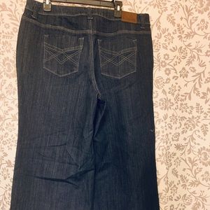 NWOT, DKNY wide leg jeans sz18